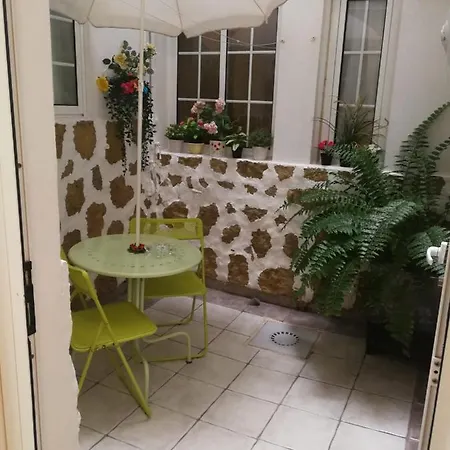 Calle Pérez Galdós 20 *